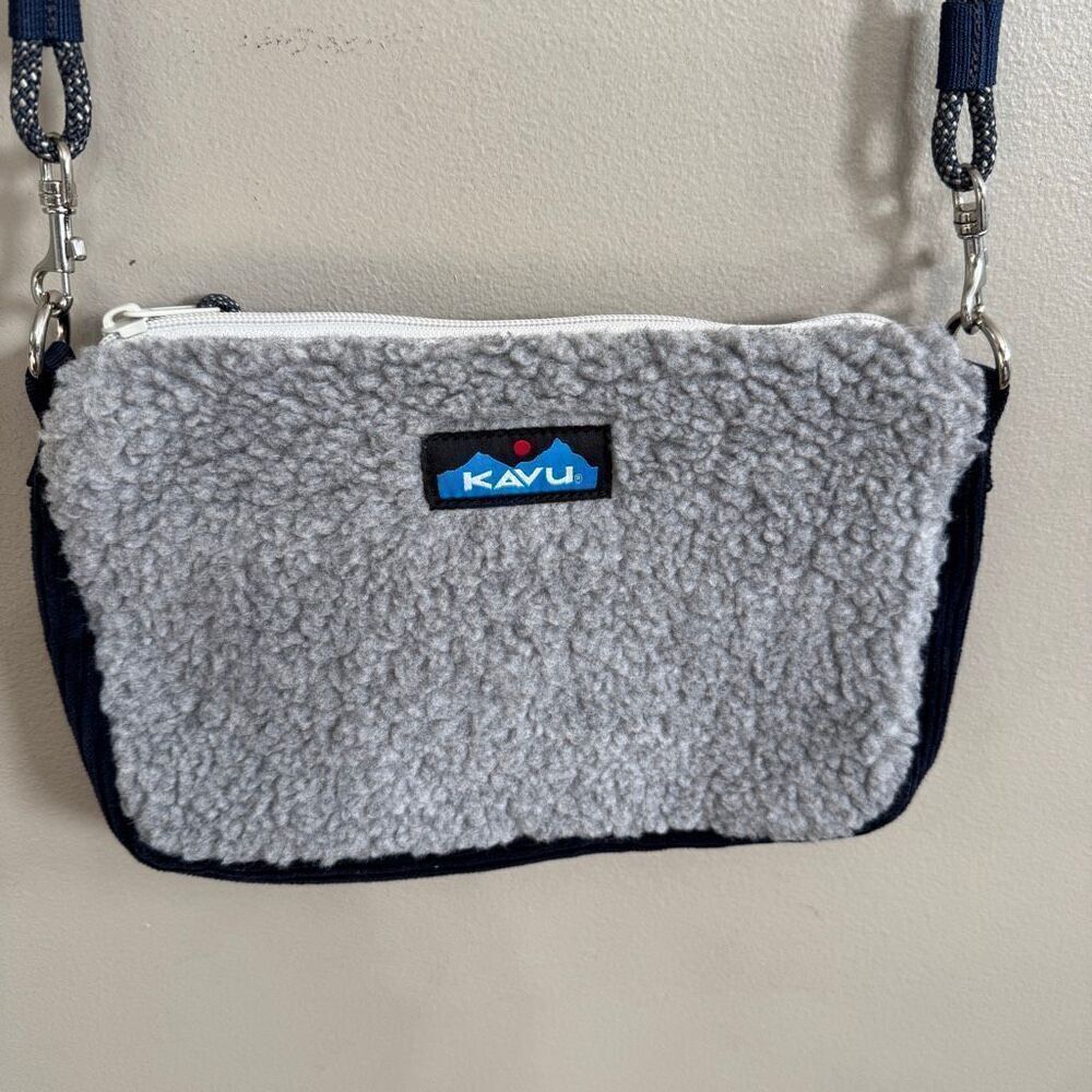 KAVU So Snuggy cross body bag made from a gray sherpa fleece and corduroy materi